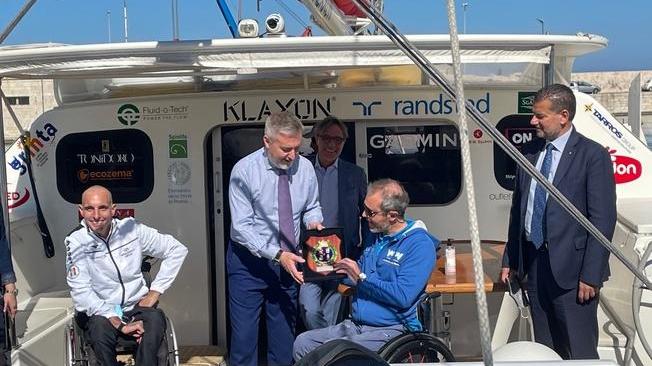 Disabilità: Guerini visita a Bari catamarano Andrea Stella