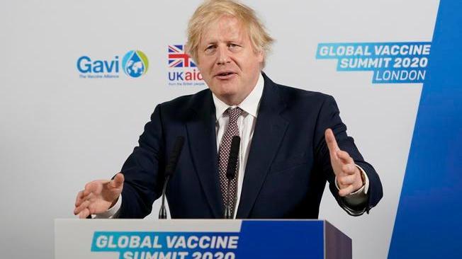 Johnson, situazione in Gb sotto controllo ma servono più vaccini