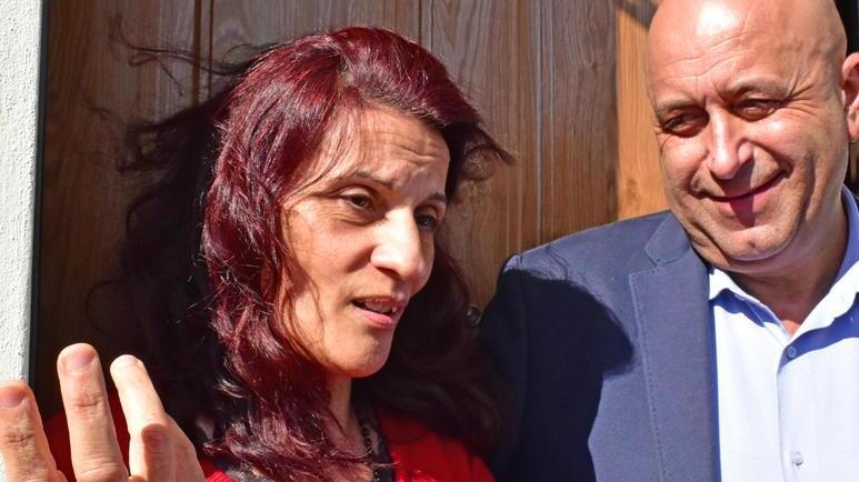 Morta sul lavoro, la mamma di Luana: «Impigliata nella stessa staffa 20 giorni prima»