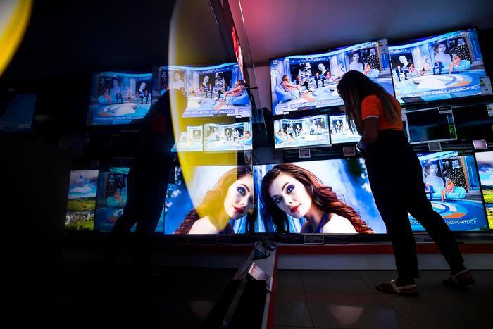 Nuovo digitale terrestre, al via lo switch-off con Rai e Mediaset