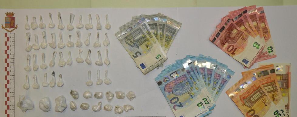 Spaccio di droga in via Bozzone La polizia arresta un ventenne