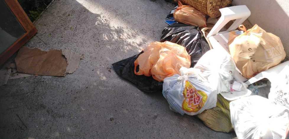 Ad Avenza prolifera la discarica “di condominio” 
