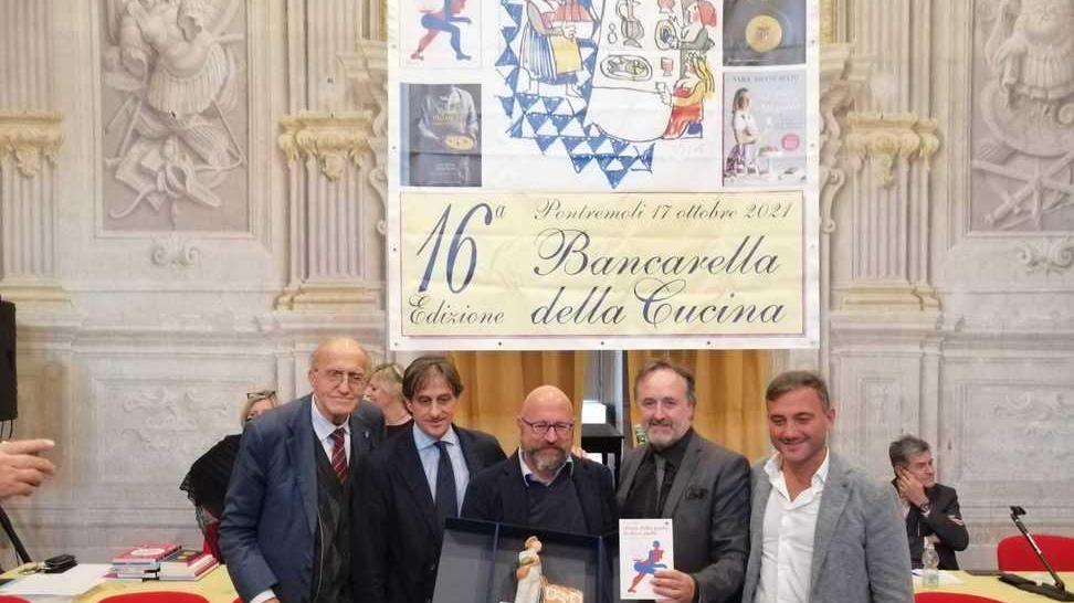 La «Storia della pasta in dieci piatti» vince il Bancarella Cucina
