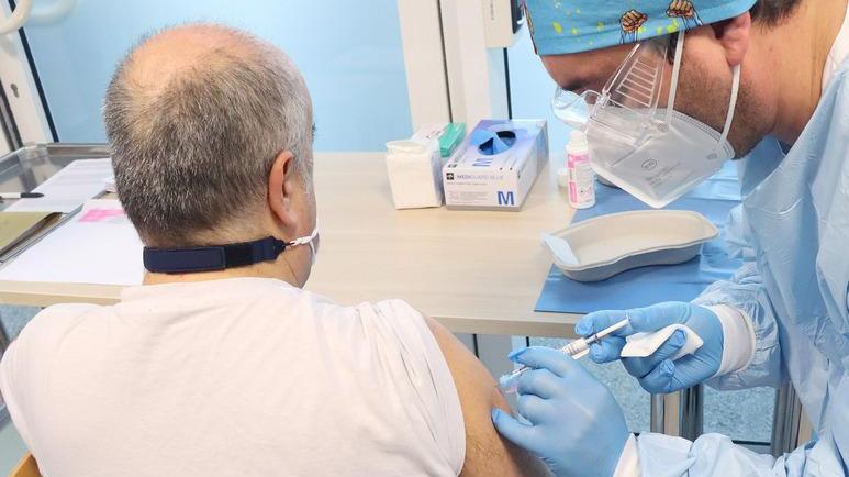 Effetto Green pass sui tamponi, meno sui vaccini