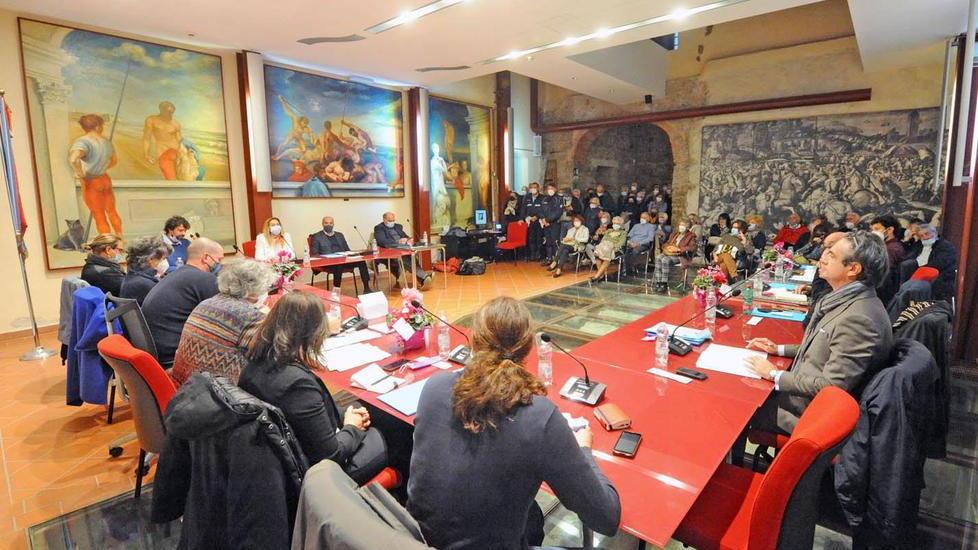 «Basta con favori e ricatti sì all’interesse generale»