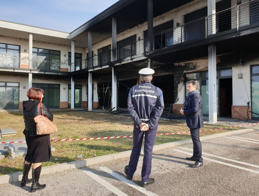 Edificio a fuoco a Bondeno Si indaga per atto volontario 