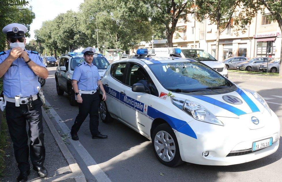 Crea il panico in un bar di piazza Gioberti Arrestato un 25enne