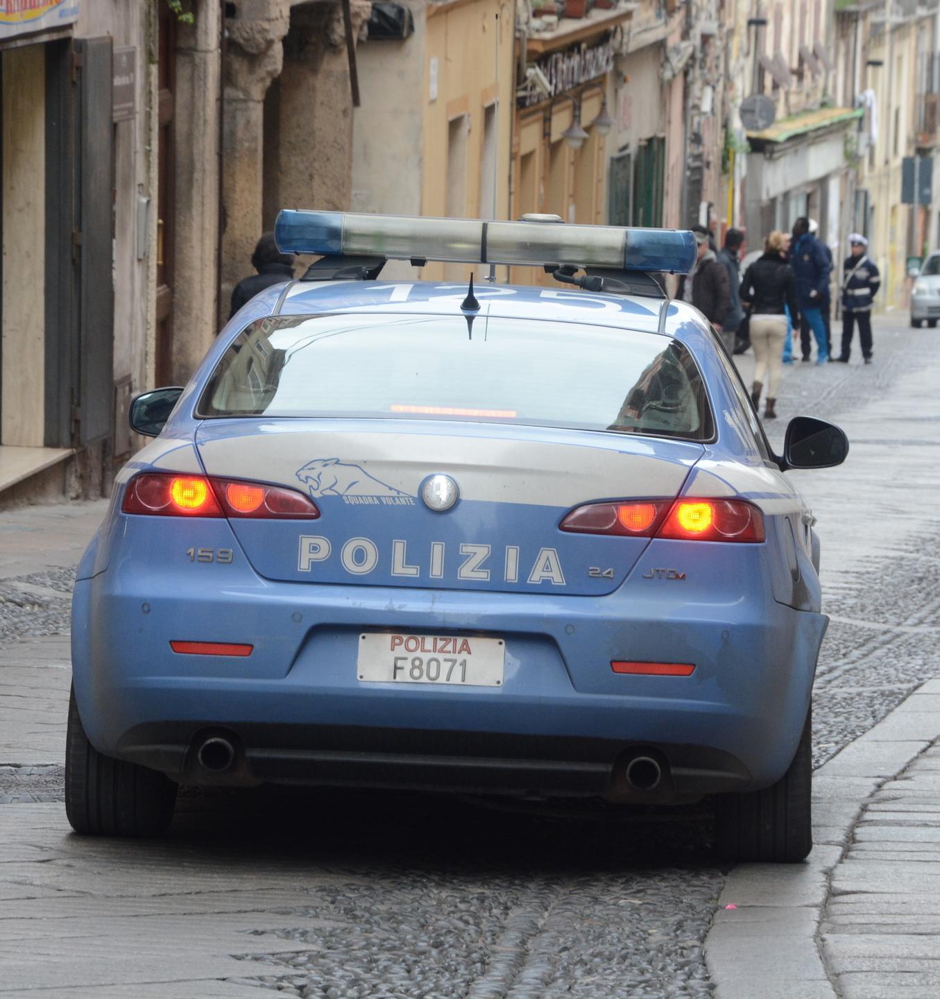 Rubava nelle auto parcheggiate un 43enne arrestato dalla polizia