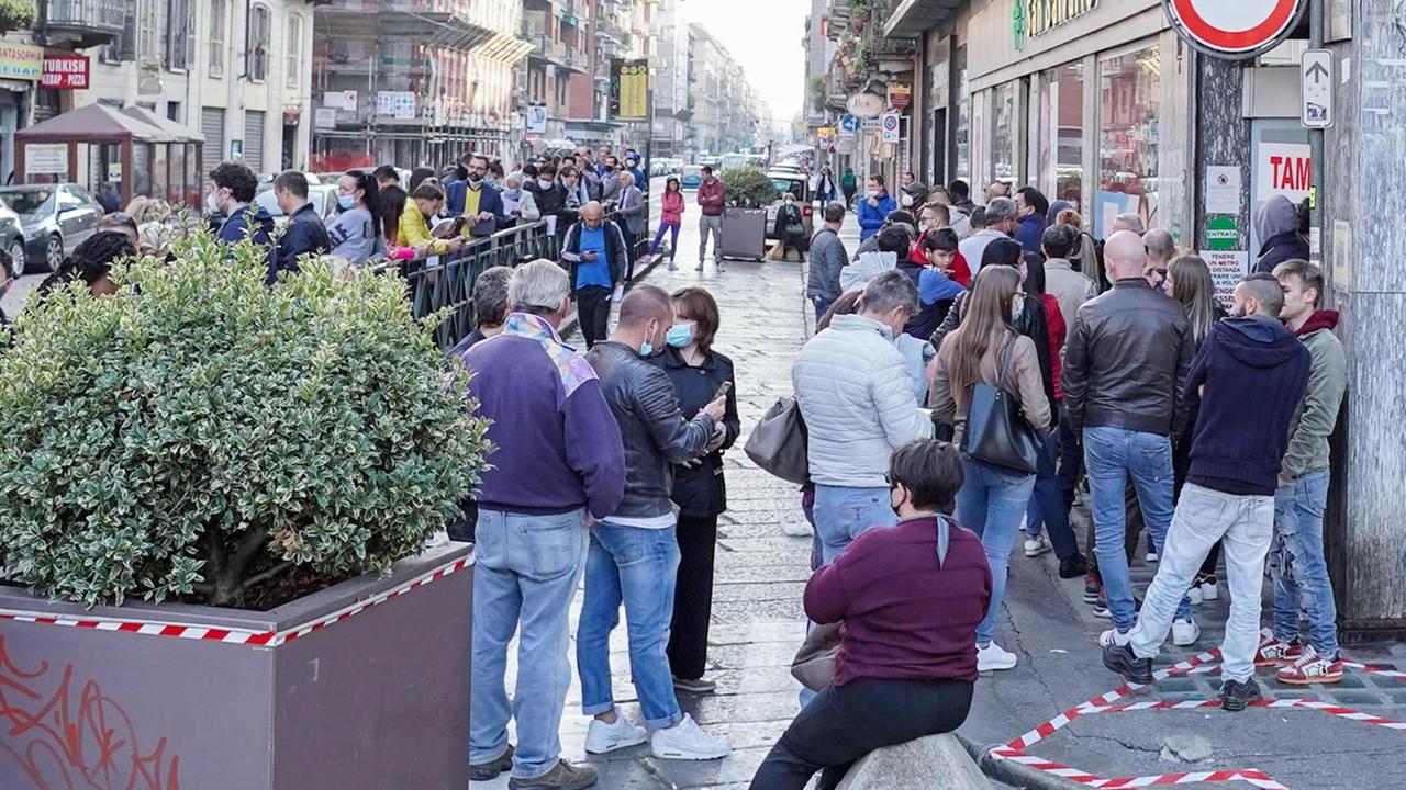 Lunghe code in farmacia, aumentano i vaccinati