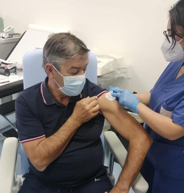 Il sindaco di Forte Bruno Murzi è tra gli over 60 che ha effettuato la terza dose di vaccino