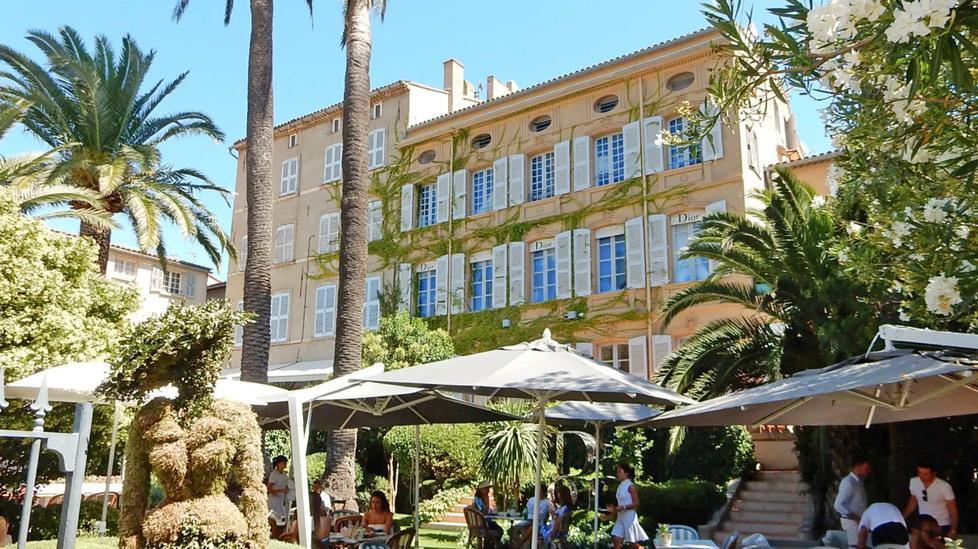 Il negozio-ristorante di Dior a Saint Tropez