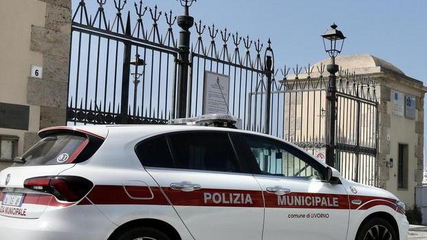 Un'auto della polizia municipale
