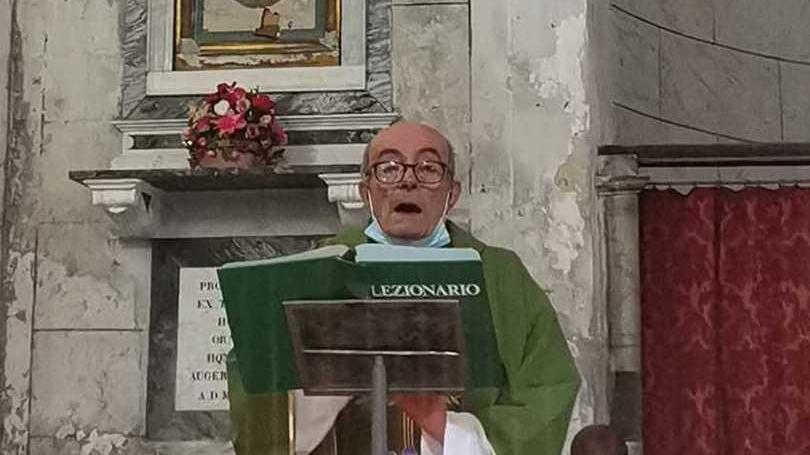 Sigarette e rosario, addio a don Nino: costruì la chiesa a Pozzi