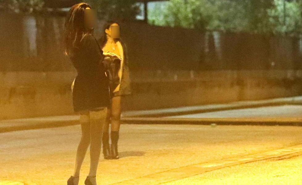 Trans in attesa di clienti a Migliarino