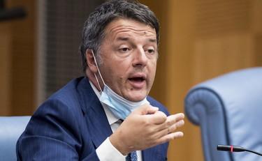Renzi filmato dal vicino in lockdown a giocare a pallavolo. Il ristoro da 6500 euro non gli basta: farà causa civile