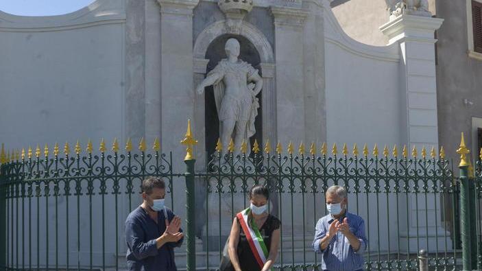 Il libro dedicato al monumento al Circolo ufficiali della Marina