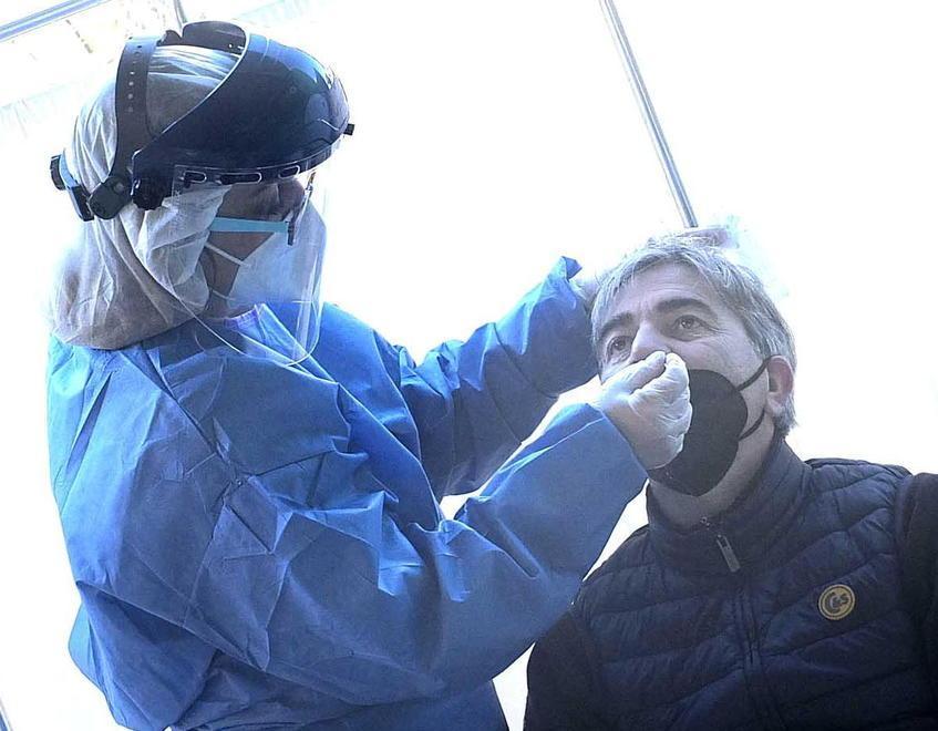 Tamponi in farmacia, rischio caos Prenotazioni in continuo aumento 