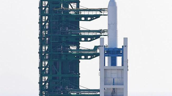 La Corea del Sud lancia il suo primo razzo spaziale
