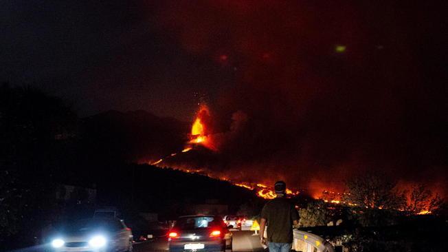 Eruzione Canarie: nella notte nuove evacuazioni a La Palma