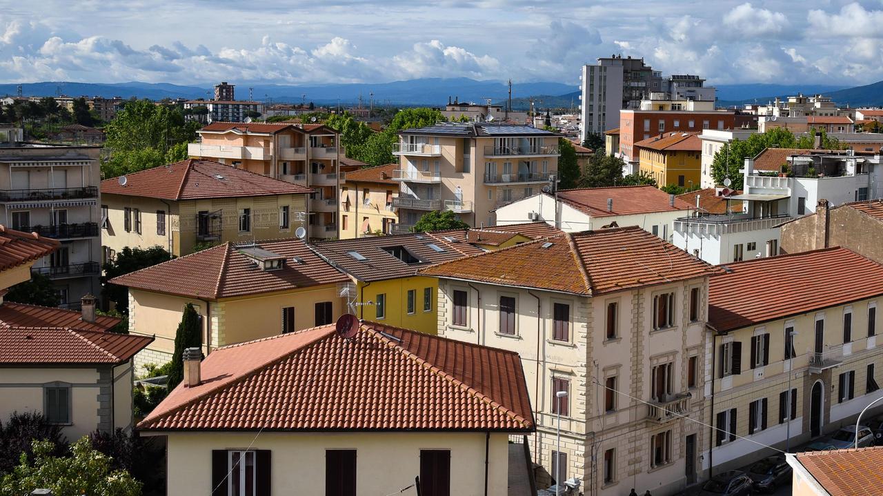 Grosseto, mercato immobiliare spumeggiante: prezzi in calo in città, in aumento al mare