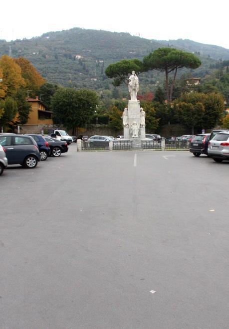 In piazza Statuto a Pietrasanta il cantiere riparte: ecco quando. Incognita pontile 