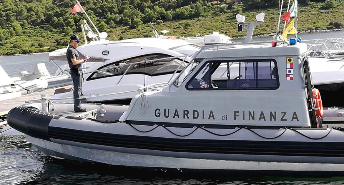 La vedetta della Guardia di Finanza