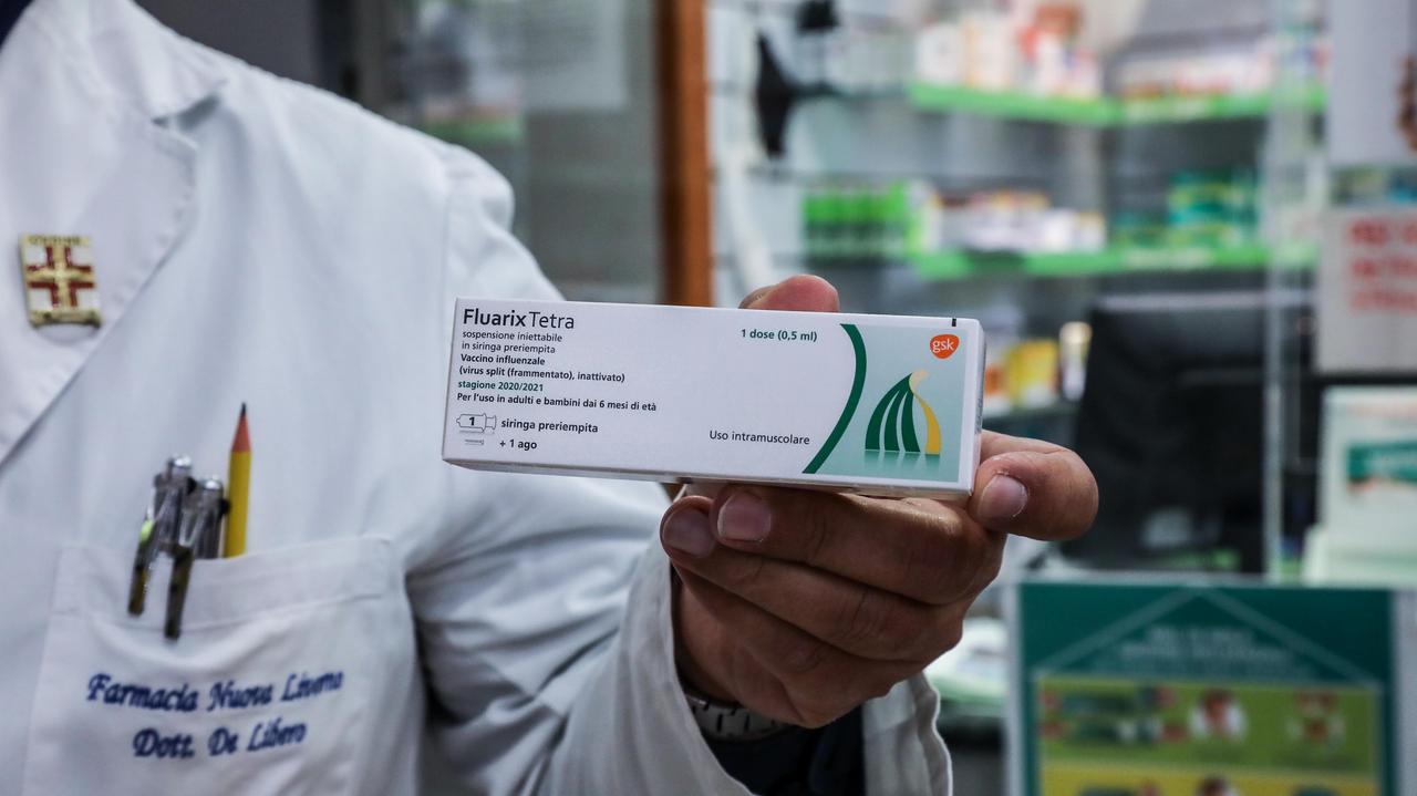 Influenza, dal 25 partono le vaccinazioni: per ora ci sono meno dosi rispetto al 2020