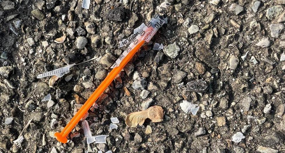 Sassuolo. Siringa usata impigliata nello zaino Uno studente si punge a una coscia 