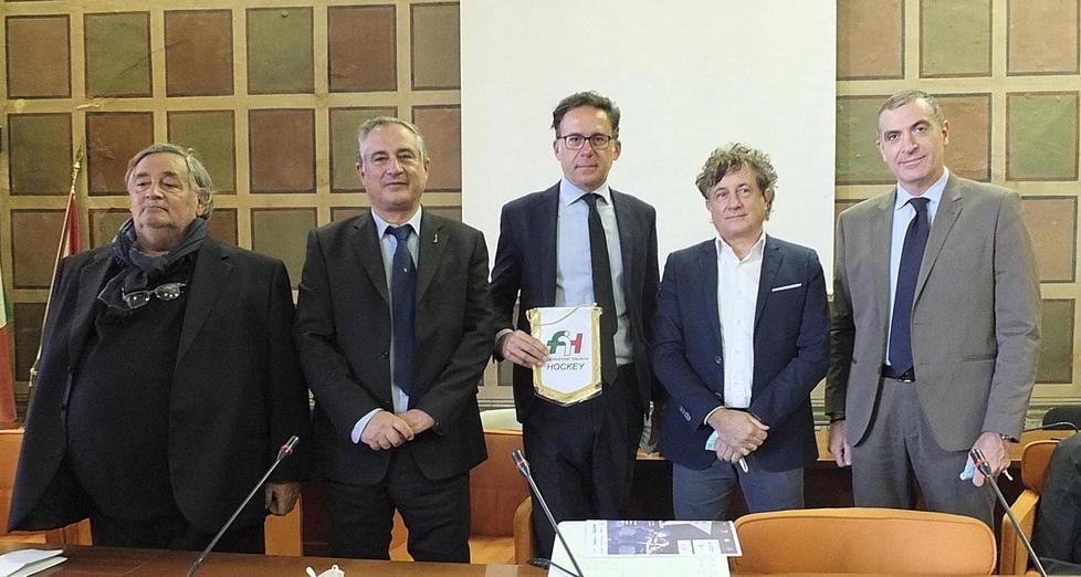 Hockey su Prato, otto nazionali a caccia del pass per i Mondiali 