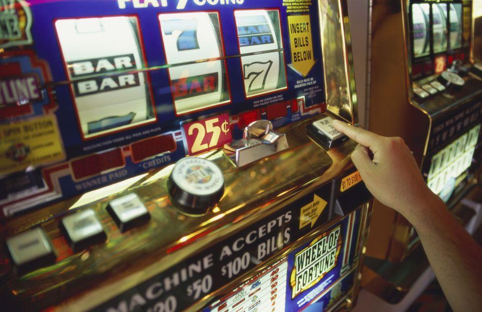 «Giocavo alle slot e lui mi rovinava Prestiti al 20%» 