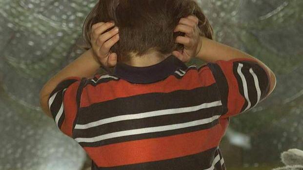 Padre accusato di abusi sessuali sul suo bambino