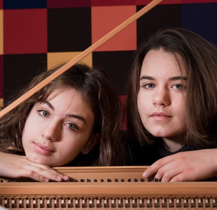 Le sorelle Corelli interpretano Bach e Vivaldi