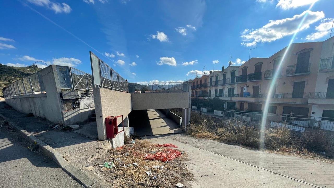 Polvere e incompiute: cittadini in rivolta in via Allende a Bosa