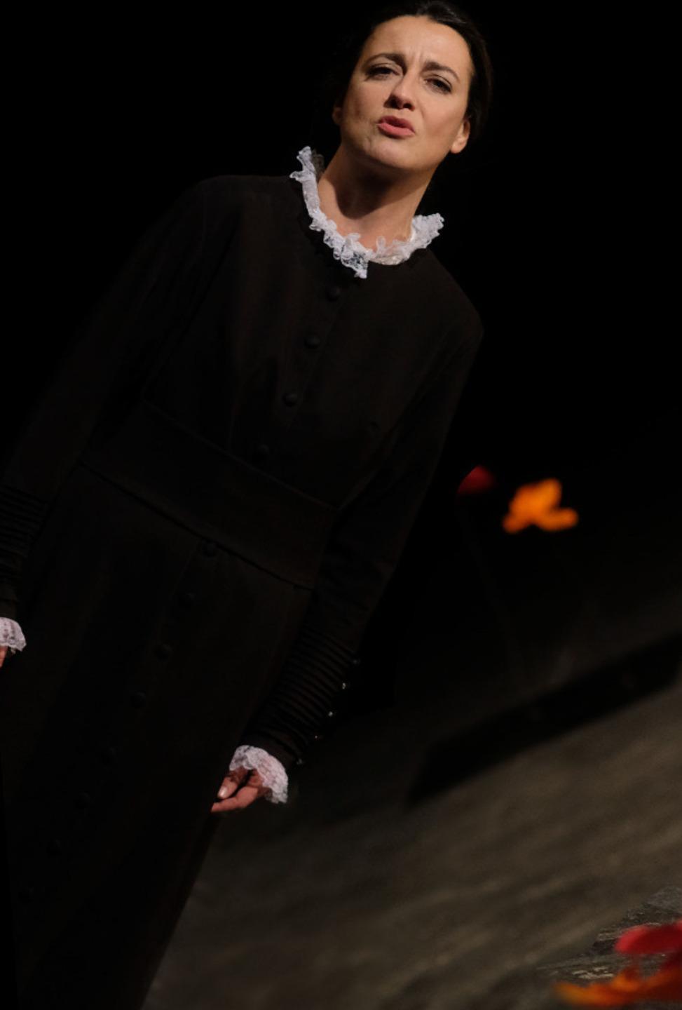 Domani al Parodi lo spettacolo “S’accabadora”