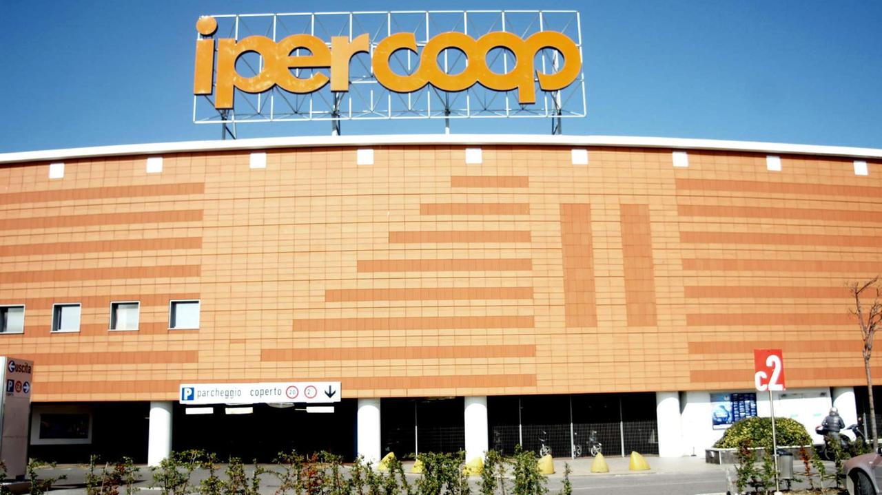 Igd vende i “muri” dell’Ipercoop di Livorno e il supermercato di Cecina