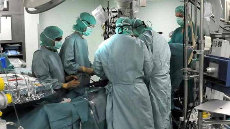 Intervento dannoso al seno di una 19enne: due medici condannati a risarcire