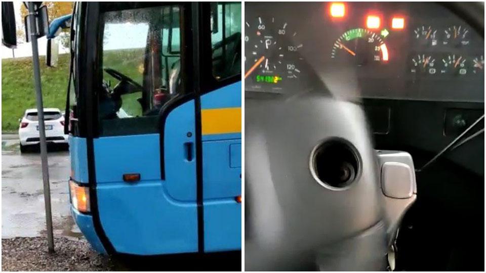 Il pullman K5076 fermo dopo il guasto, il piantone del volante del pullman