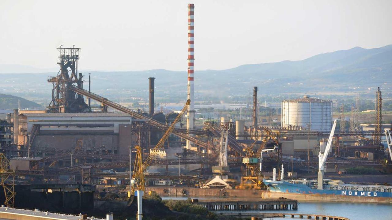L’area industriale Jsw vista dal porto