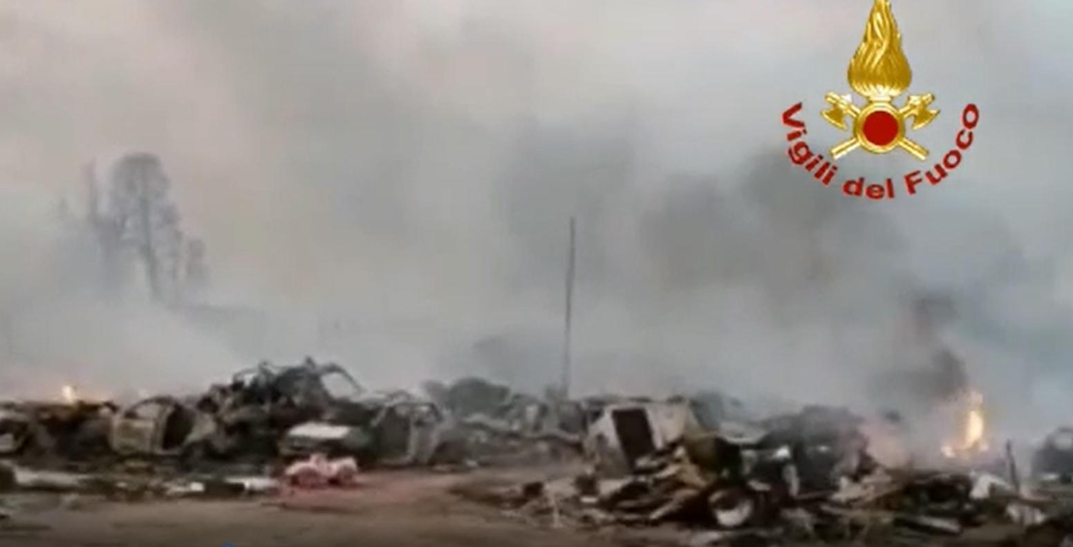 Cagliari, aria irrespirabile a causa dell'incendio di via San Paolo 