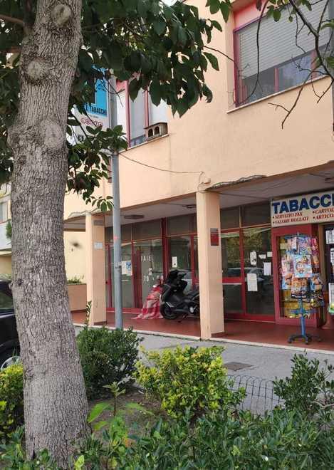 Viareggio, in due aggrediscono l’anziana di via Filzi: «Volevano rubarle i gioielli e il denaro» 