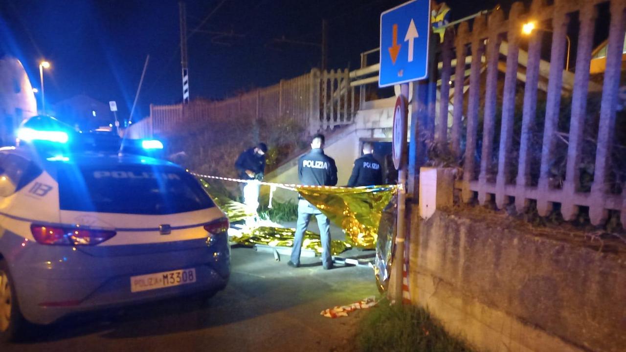 L'intervento della polizia in via Erbosa