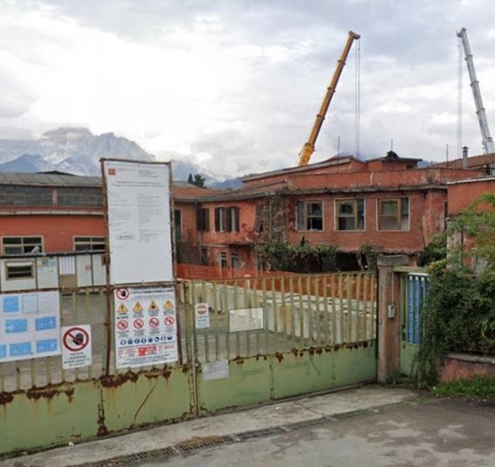 Si sgombera il bivacco nell’ex area industriale
