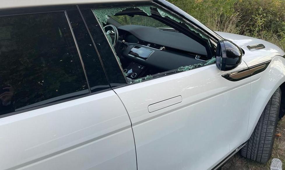 I vandali delle auto colpiscono ancora al parcheggio comunale