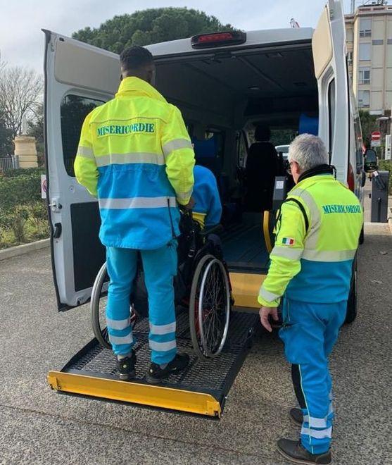 Mancano le carrozzine appello della Misericordia