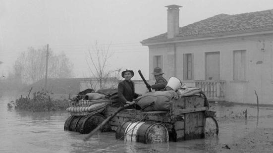 Una mostra celebra i giorni dell’alluvione Foto, giornali, dipinti per non dimenticare