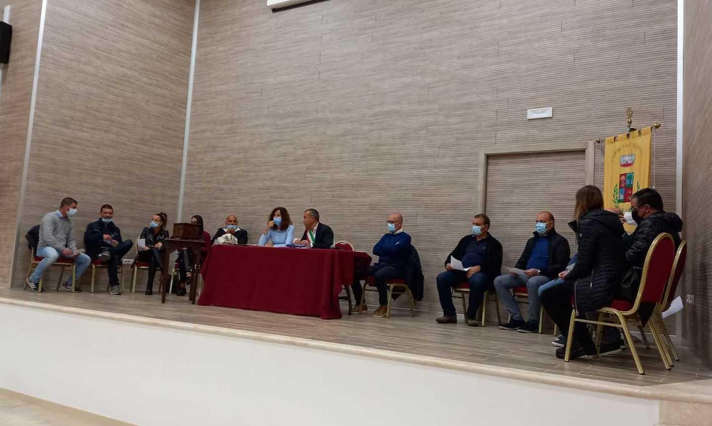 Il sindaco giura e presenta la giunta