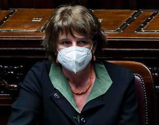 La ministra Messa «Tamponi gratis per gli studenti»