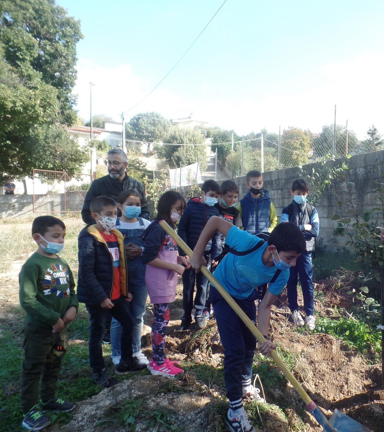 A Lula bambini giardinieri nel segno del volontariato 