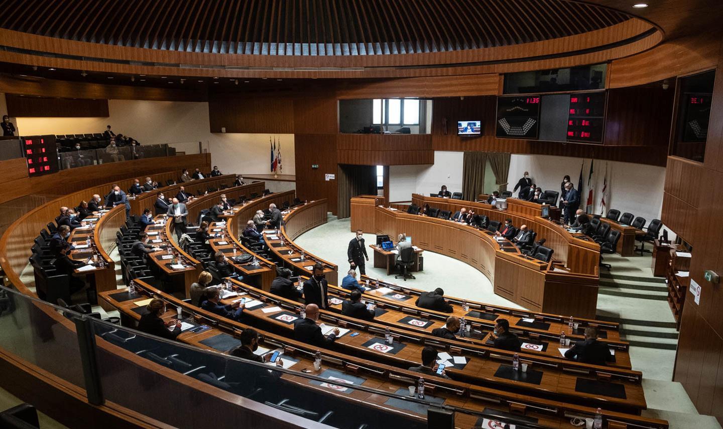Su forestali e assunzioni maggioranza in difficoltà 