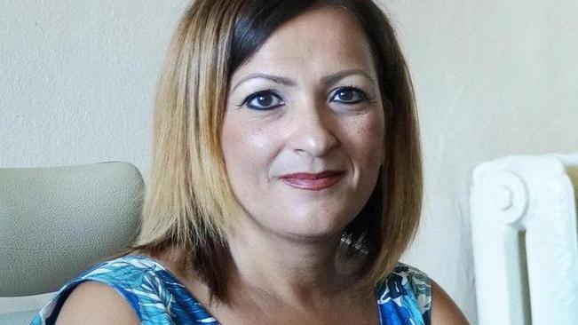Muore tra le braccia del marito, addio all’assessora